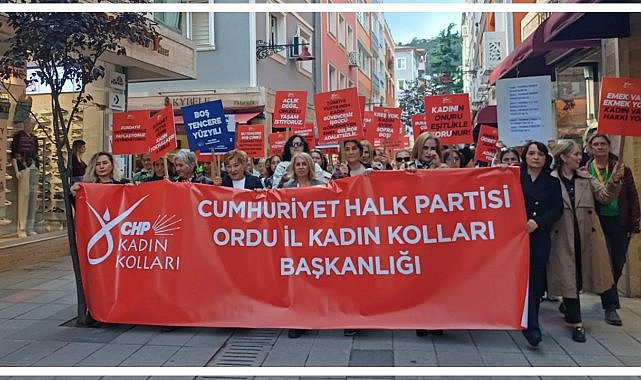 CHP'li Kadınlardan Ordu'da "Tencere Eylemi": "Boş Tencereler Bile Konuşuyor, İktidar Duymuyor!"