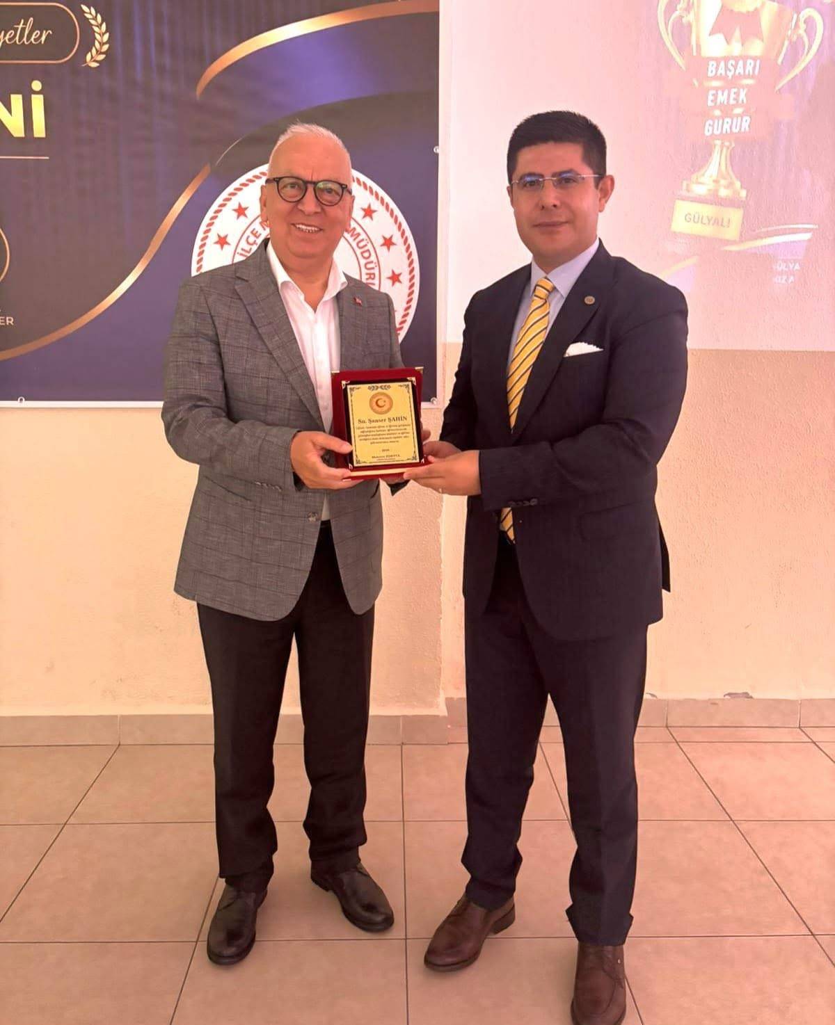 Eğitime Destek Veren Şanser Şahin Onurlandırıldı